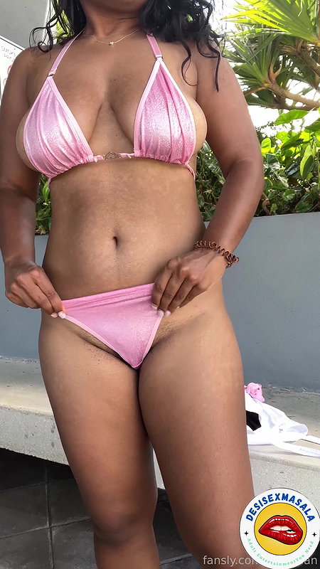 Famous zara khan showing boobs in bikni 2