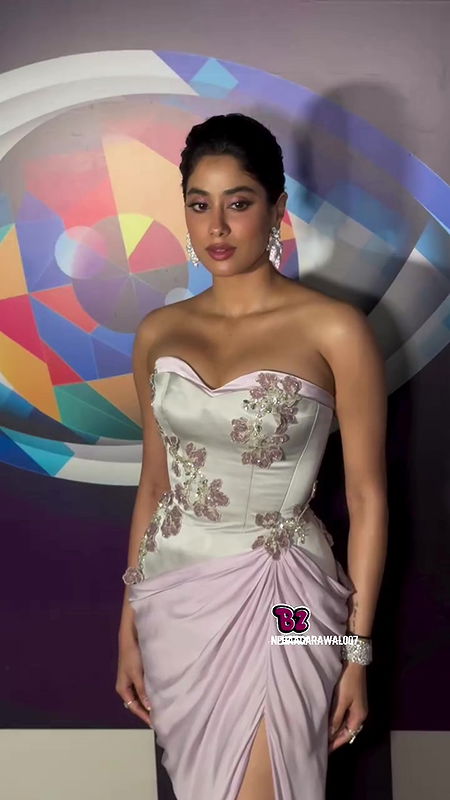 HOTNESS JHANVI KAPOOR IRRESISTIBLE CUMWORTHY DEEP POPPING CLEAVAGE EXPOSE HQ VIDEOS 2