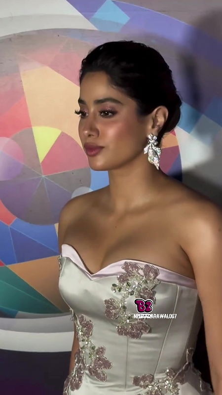 HOTNESS JHANVI KAPOOR IRRESISTIBLE CUMWORTHY DEEP POPPING CLEAVAGE EXPOSE HQ VIDEOS 2