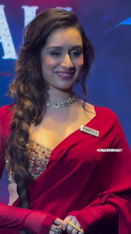 SENSUOUS SHRADDHA KAPOOR IRRESISTIBLE DIVA IN SAREE TEMPTING HQ VIDEO 2