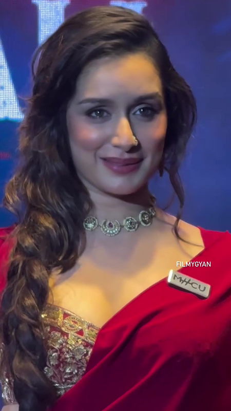 SENSUOUS SHRADDHA KAPOOR IRRESISTIBLE DIVA IN SAREE TEMPTING HQ VIDEO 2