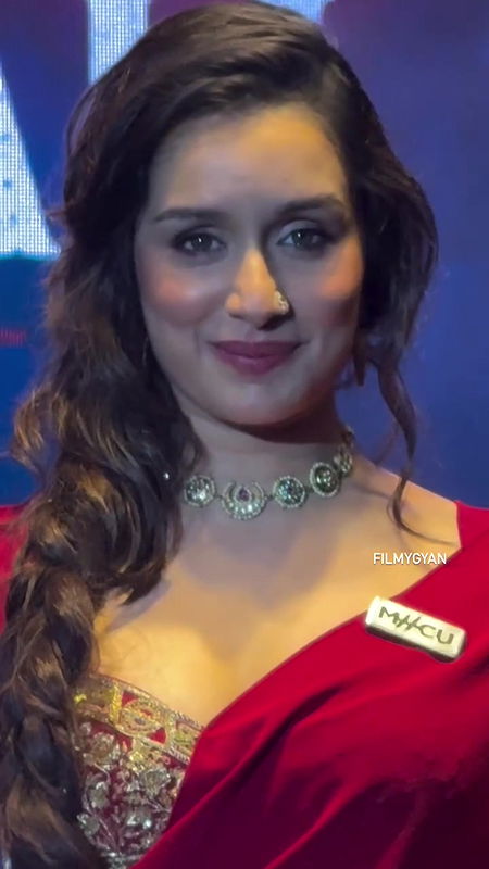 SENSUOUS SHRADDHA KAPOOR IRRESISTIBLE DIVA IN SAREE TEMPTING HQ VIDEO 2