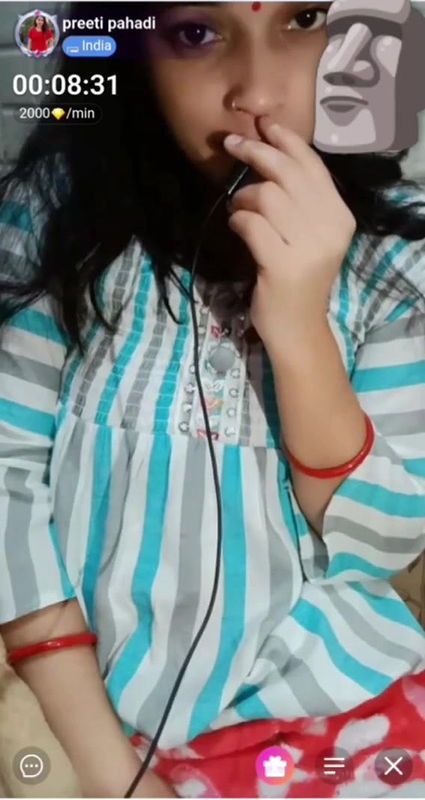 Preeti Pahadi Touching Her pussy and Takes Request To Show Her Asshole Live on Chamet 2