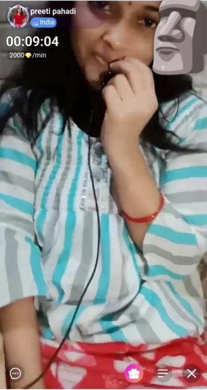 Preeti Pahadi Touching Her pussy and Takes Request To Show Her Asshole Live on Chamet 2