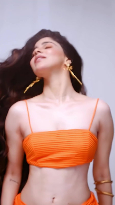 DIVYA BHARATHI TOO DESIRABLE EROTIC BEAUTY TEMPTING VIEW HQ VIDEO 2