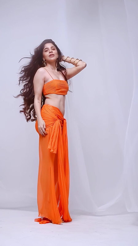 DIVYA BHARATHI TOO DESIRABLE EROTIC BEAUTY TEMPTING VIEW HQ VIDEO 2