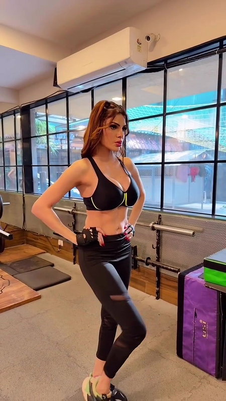Actress Sherlyn Chopra in sexy gym outfit hot show 2