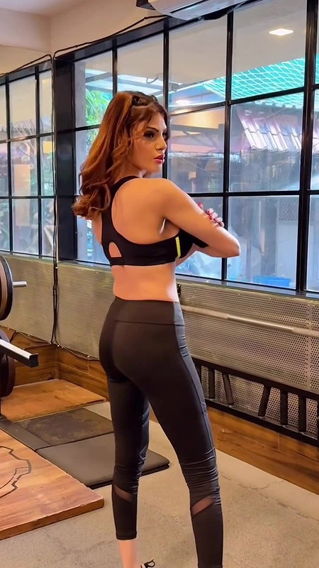 Actress Sherlyn Chopra in sexy gym outfit hot show 2