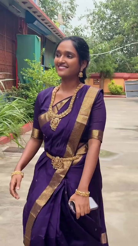 Cute girl saree wearing video 2