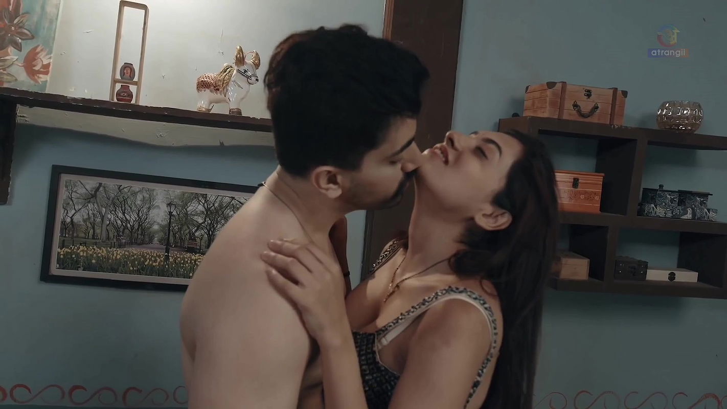 (Atrangii) Khoj Episode 01 Hot Scenes 2