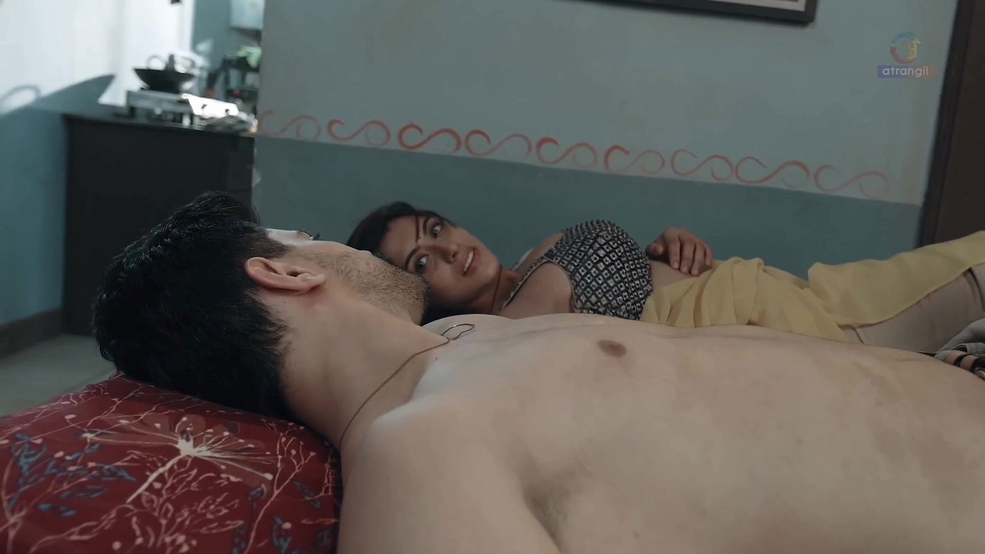 (Atrangii) Khoj Episode 01 Hot Scenes 2