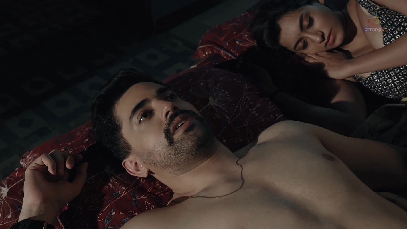 (Atrangii) Khoj Episode 01 Hot Scenes 2