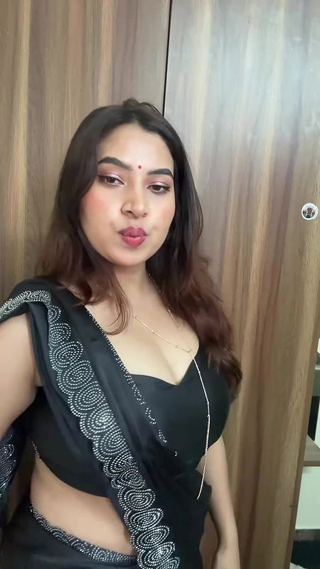 busty marathi girl big breasts and cleavage in black saree  2