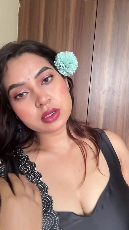 busty marathi girl big breasts and cleavage in black saree  2