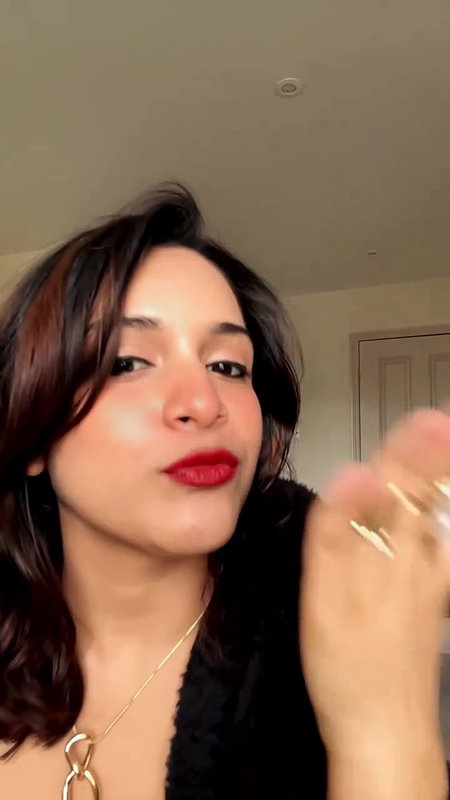 desi nri girl huge breats and cleavge in black costume  2