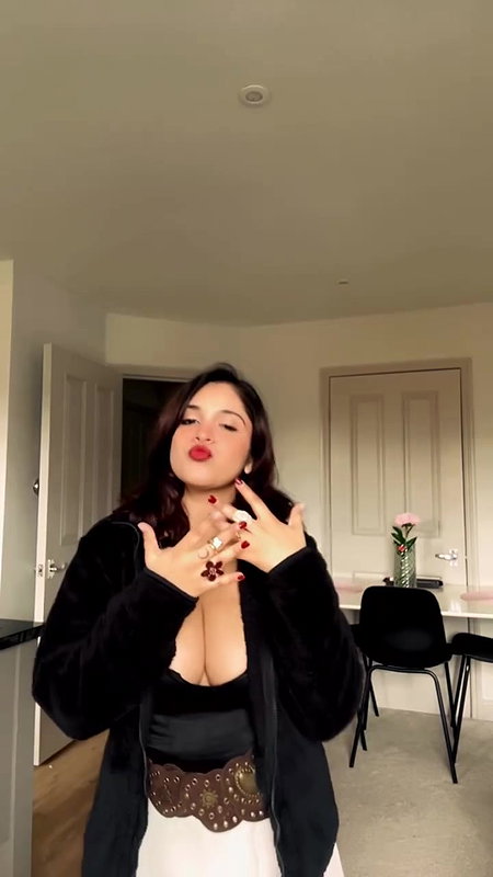 desi nri girl huge breats and cleavge in black costume  2