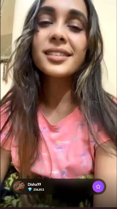Disha Gives a Quick Glimpse of Her Boobs on 121 Live  2