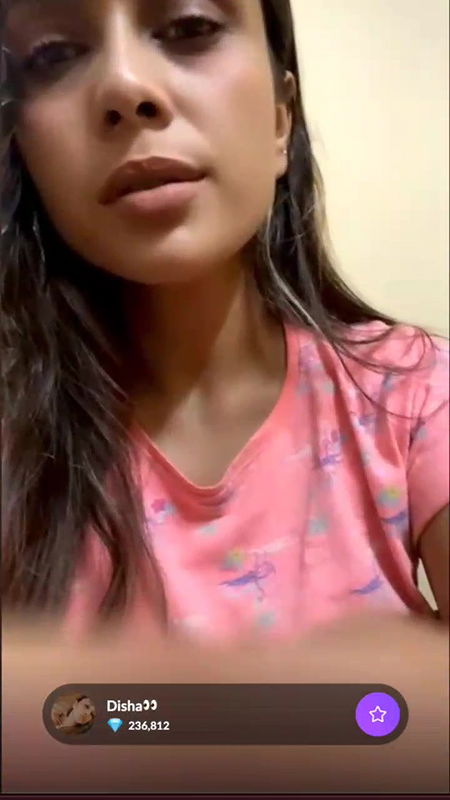 Disha Gives a Quick Glimpse of Her Boobs on 121 Live  2