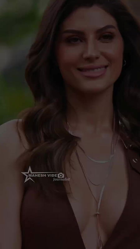 ELNAAZ WIDE OPEN CLEAVAGE DEEP TEASE UUFFF  2