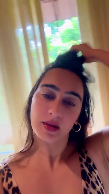 MEGHA SHUKLA LUSTY BABE SHOW HER AMPLE CLEVAGE  2