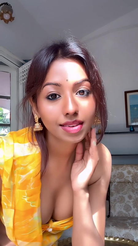 RITU DESI SEDUCTRESS BABE SEXY MIDRIFF AND CLEAVAGE EXPOSE IN SAREE  2