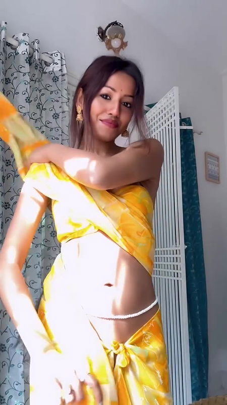 RITU DESI SEDUCTRESS BABE SEXY MIDRIFF AND CLEAVAGE EXPOSE IN SAREE  2