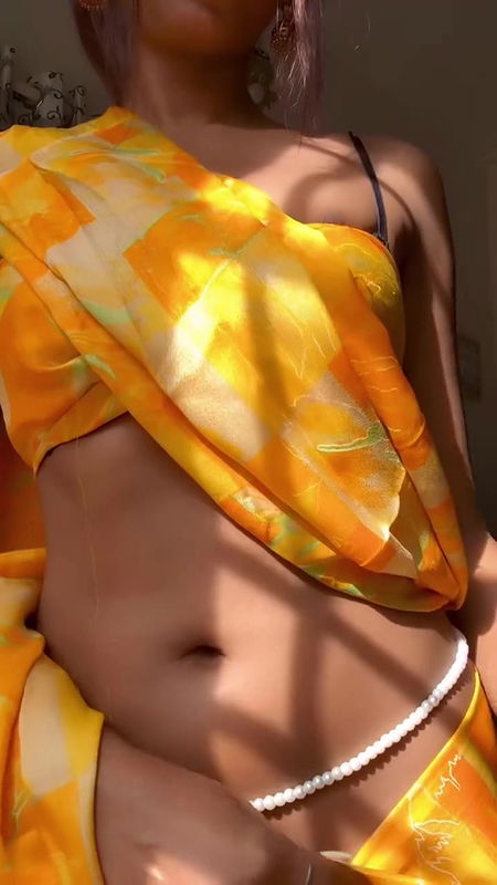 RITU DESI SEDUCTRESS BABE SEXY MIDRIFF AND CLEAVAGE EXPOSE IN SAREE  2