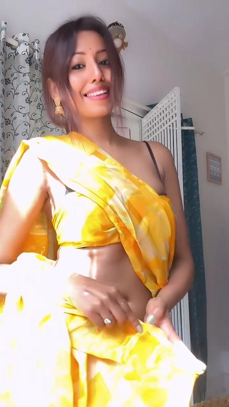 RITU DESI SEDUCTRESS BABE SEXY MIDRIFF AND CLEAVAGE EXPOSE IN SAREE  2