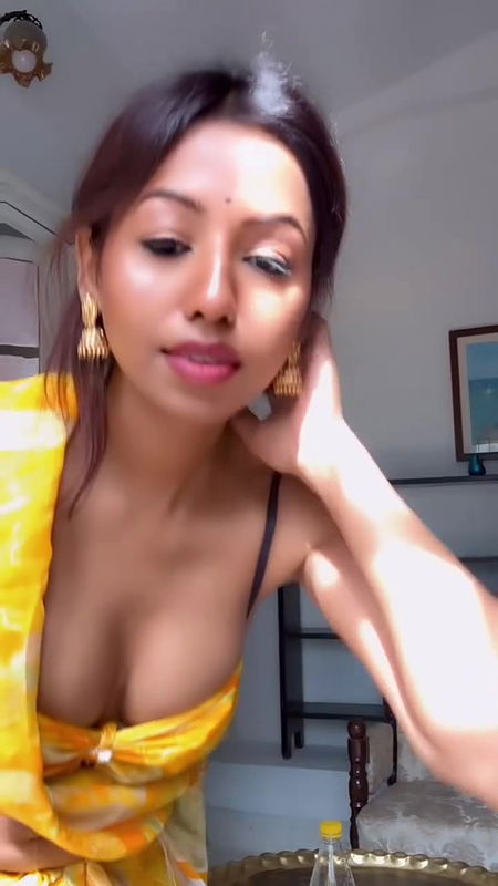 RITU DESI SEDUCTRESS BABE SEXY MIDRIFF AND CLEAVAGE EXPOSE IN SAREE  2