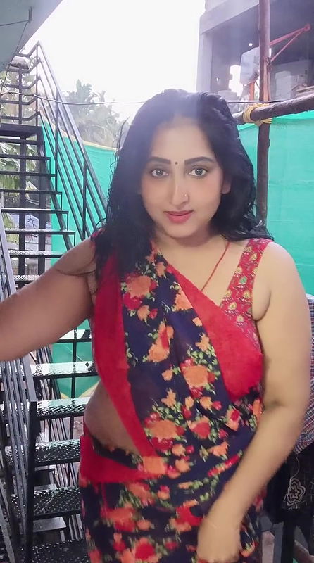 tamil malayalm serial actress fleshy tummy and armpit in saree  2