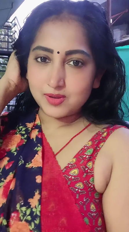 tamil malayalm serial actress fleshy tummy and armpit in saree  2