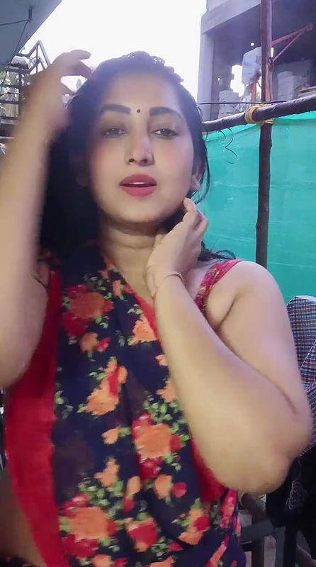 tamil malayalm serial actress fleshy tummy and armpit in saree  2