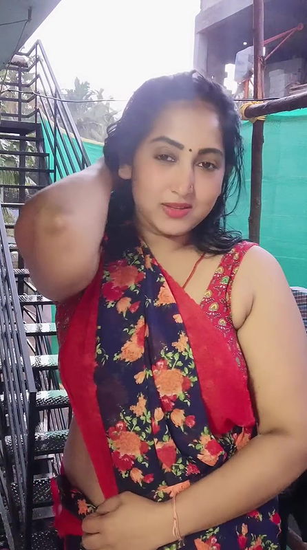 tamil malayalm serial actress fleshy tummy and armpit in saree  2