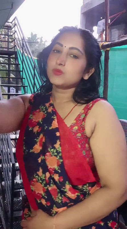 tamil malayalm serial actress fleshy tummy and armpit in saree  2