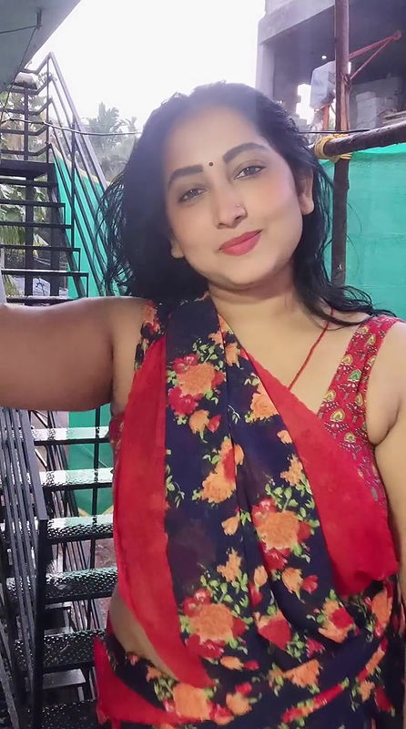 tamil malayalm serial actress fleshy tummy and armpit in saree  2