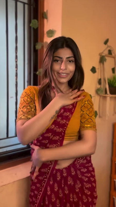 sexy desi model deep navel in red saree  2