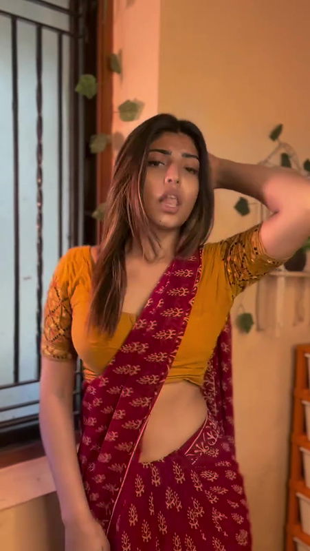 sexy desi model deep navel in red saree  2