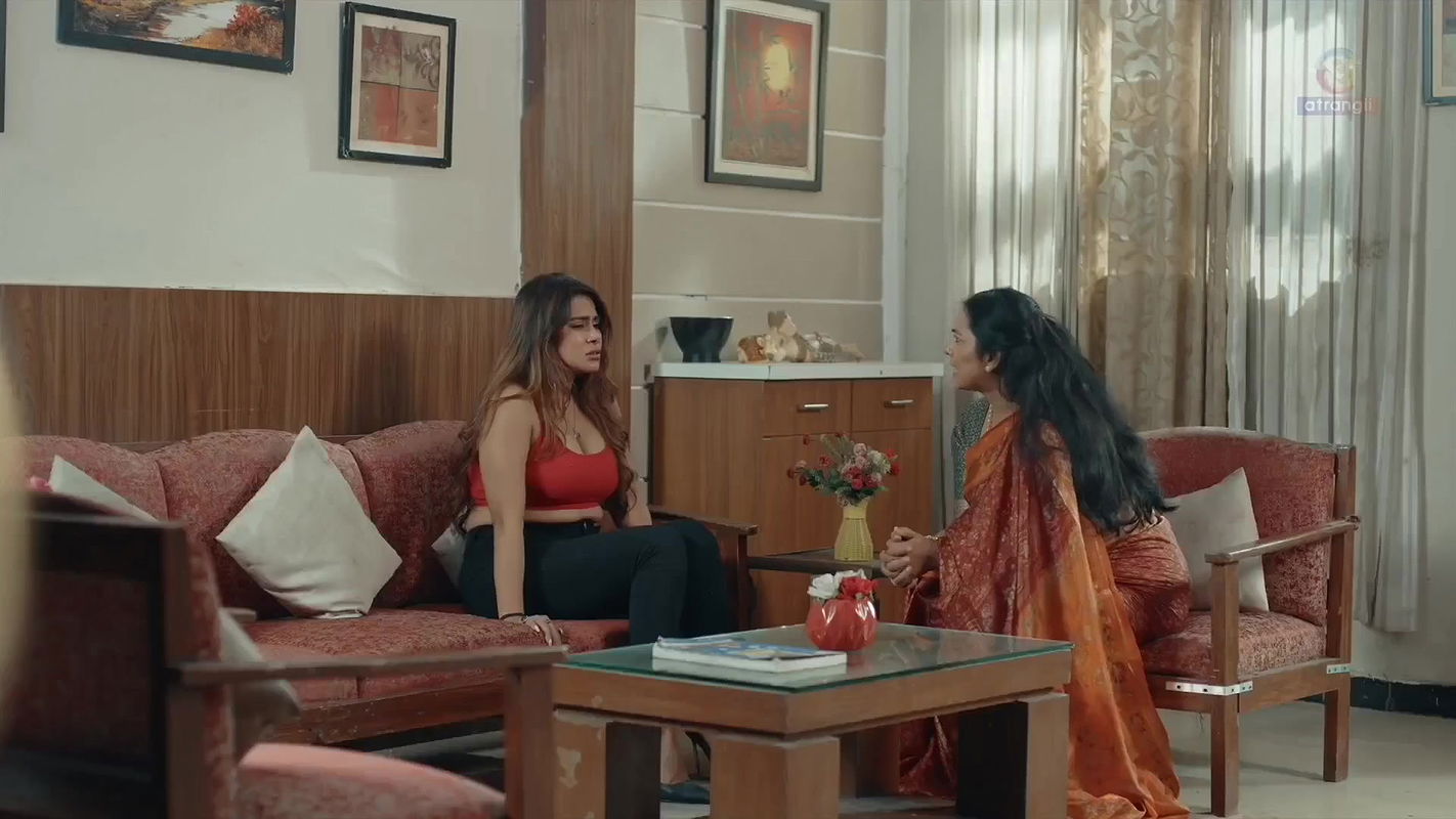 Atrangii Khoj Episode 04 Hot Scenes  2