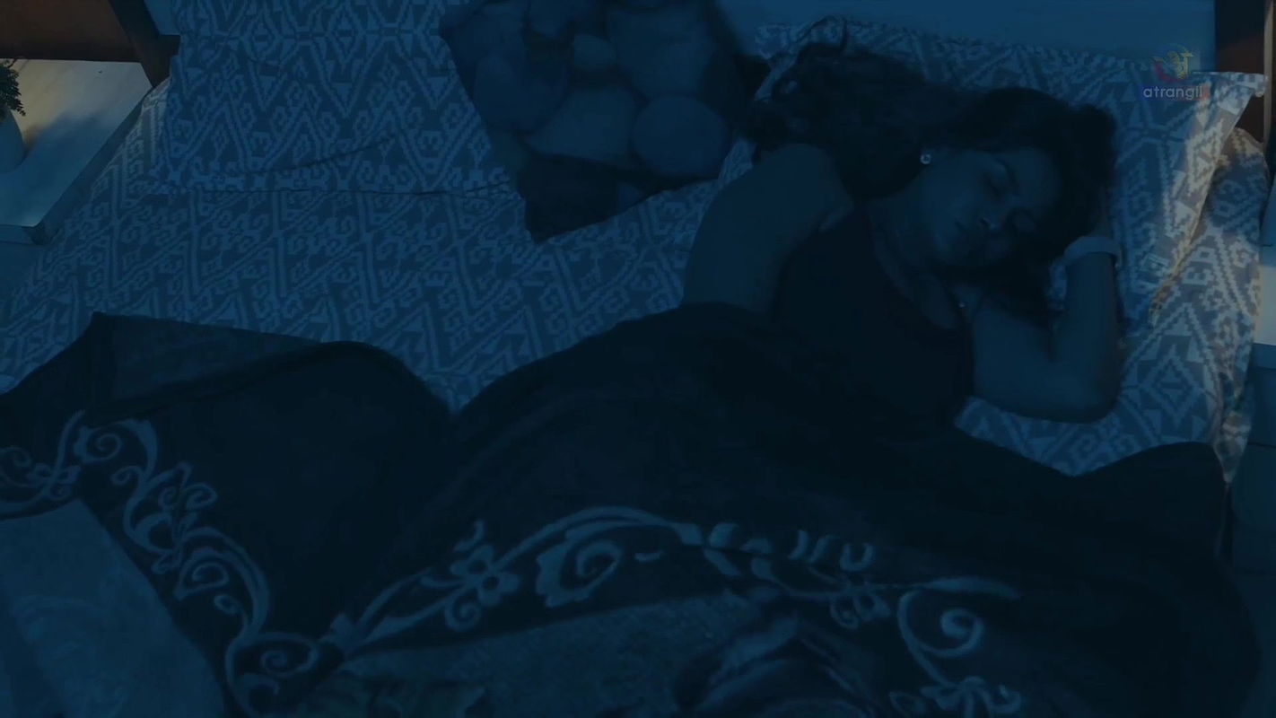 Atrangii Khoj Episode 04 Hot Scenes  2