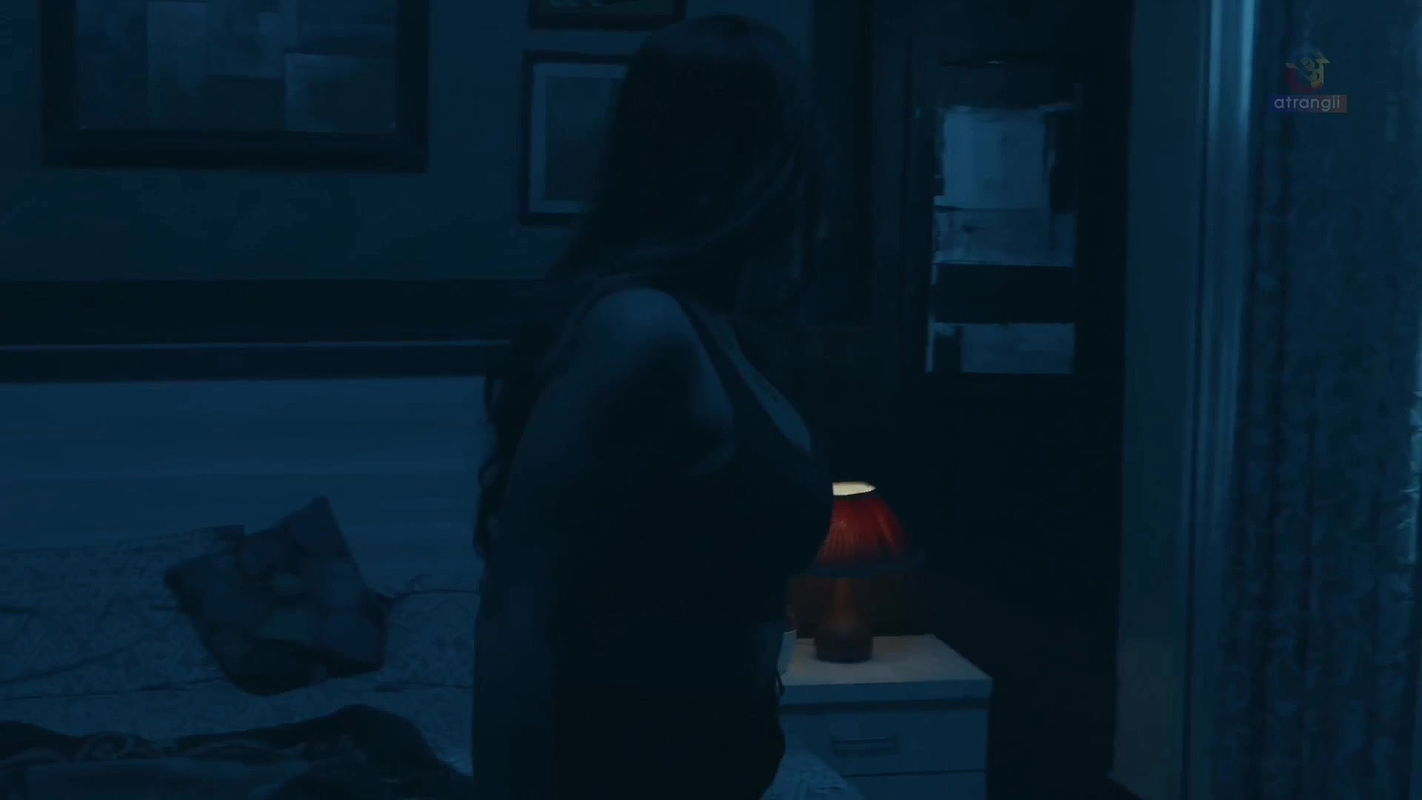 Atrangii Khoj Episode 04 Hot Scenes  2