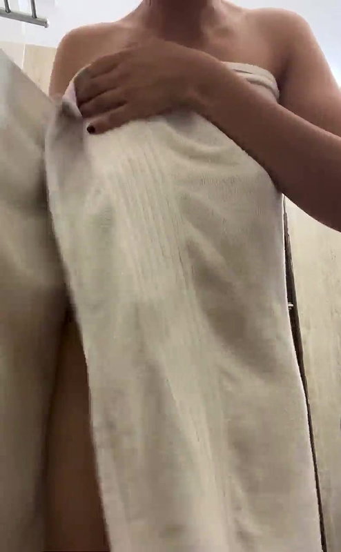 Sexy Girlfriend Showing Hot Nude Figure After Bath2