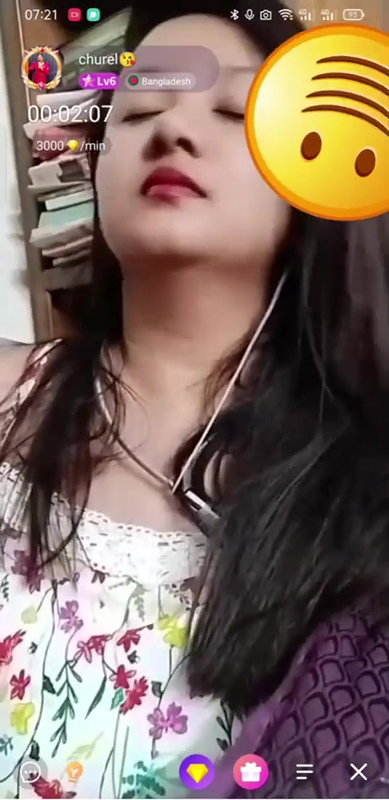 Chubby Bangla Babe Churel Boobs Out on Chamet Live2
