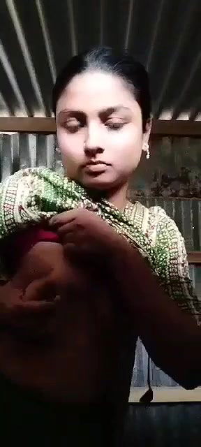 Desi village babe showing big boobs2