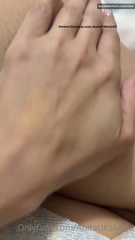 anita_Play_with_her_pussy.mp4