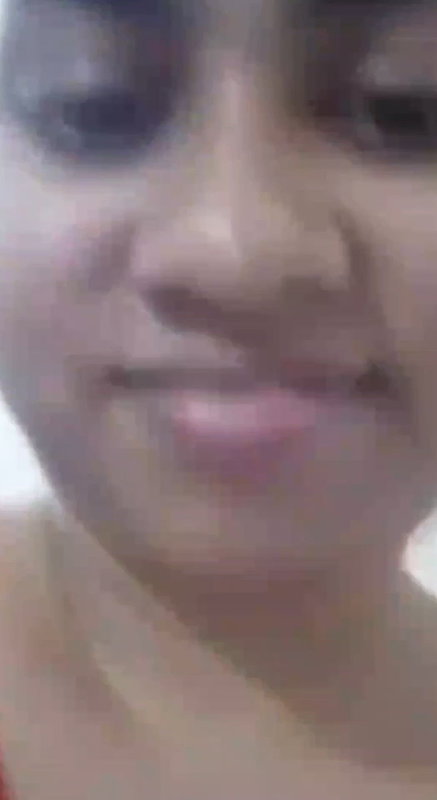Desi milf showing her boobs