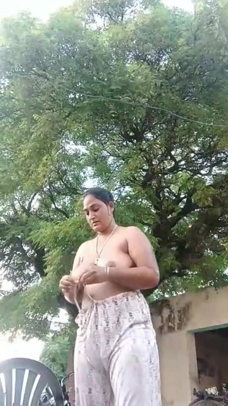 Punjabi bhabi dress up after bath