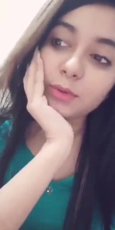 Bengali babe dirty talking and enjoying her time in video call