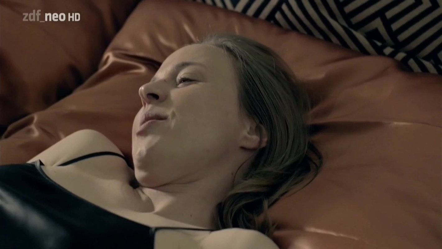 Marlene Morreis, Katja Danowski Komm schon! s01 2015 1080p