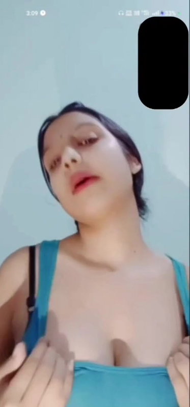 Hot tanker gf Showing bouncing boobs