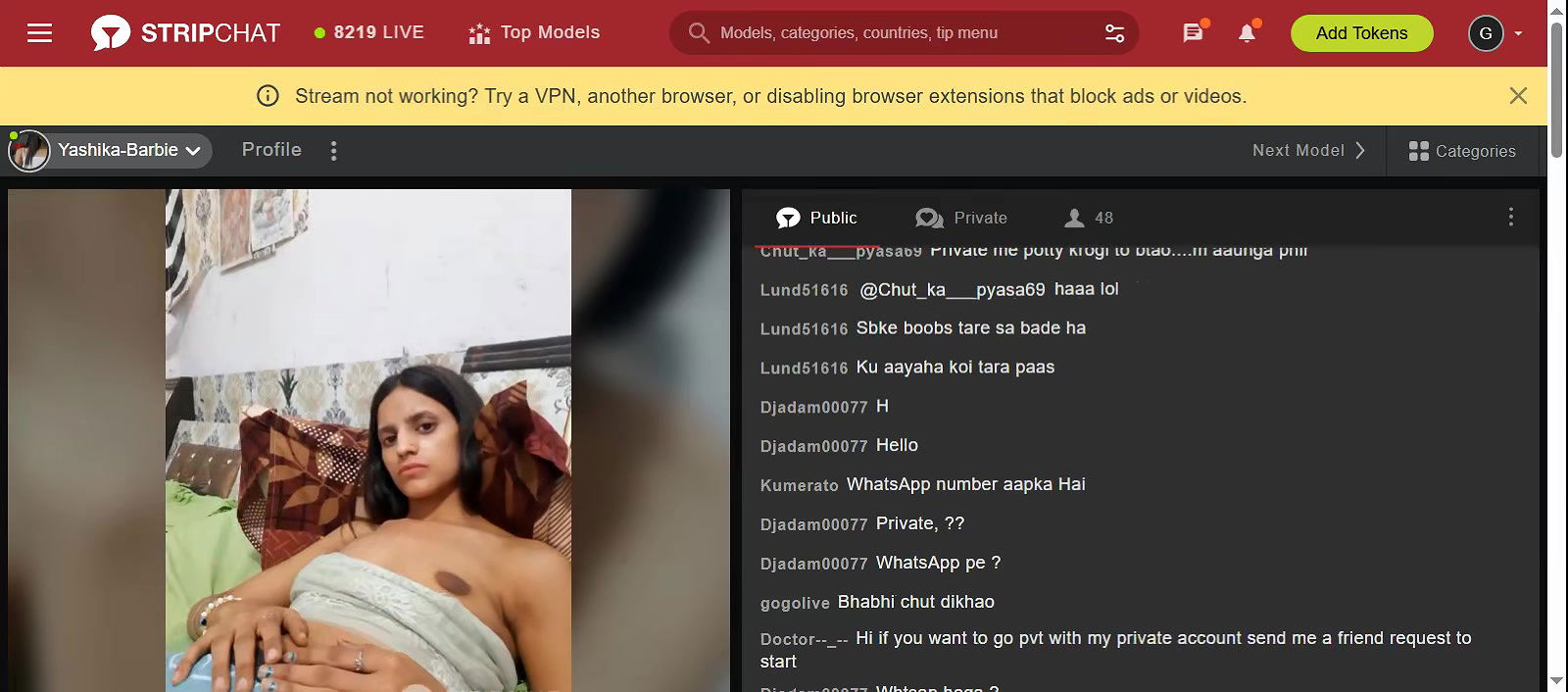 Horny girl fingering her pussy on cam